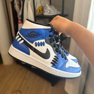 Jordan Wmns Air Jordan 1 Mid 'Sisterhood'